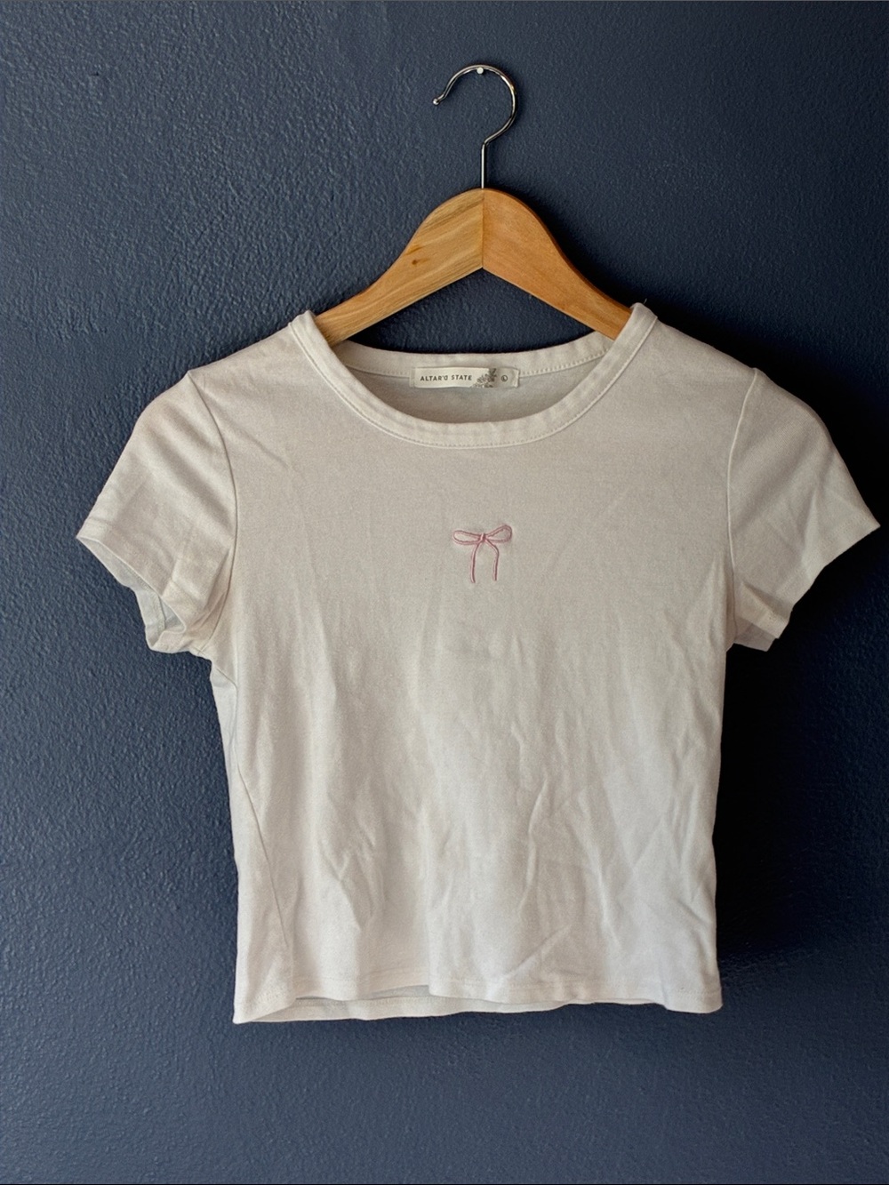 Altar'd State White Crop Baby Tee with Pink Embroidered Bow Large